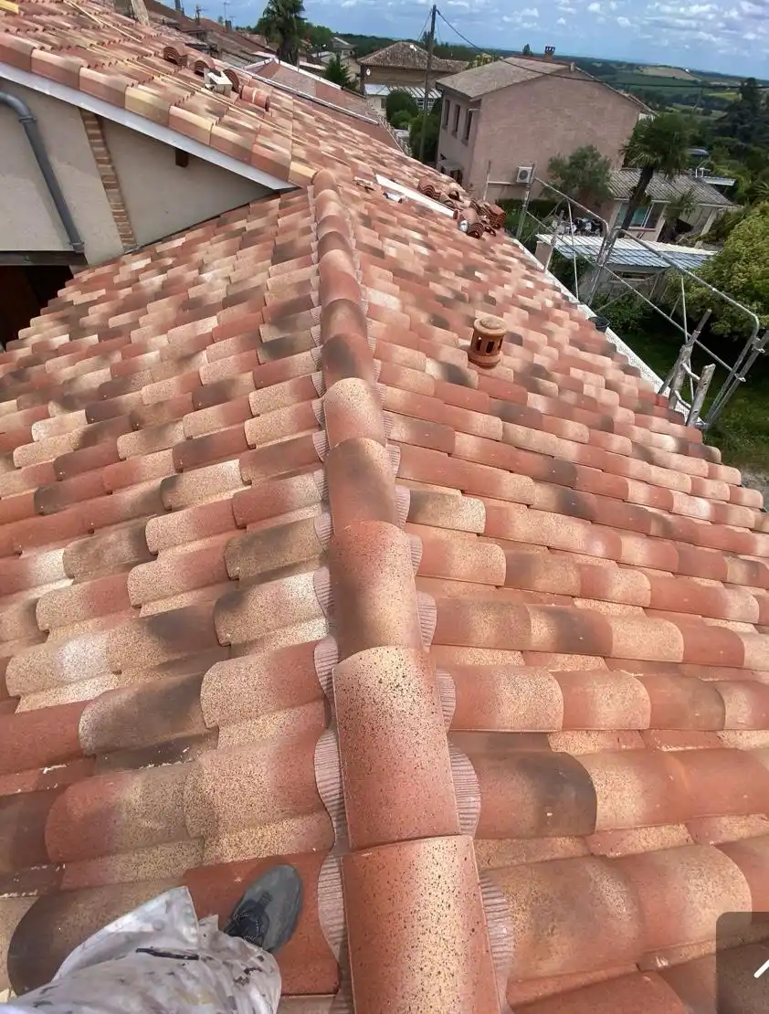 Installation d'un nouveau toit en tuiles